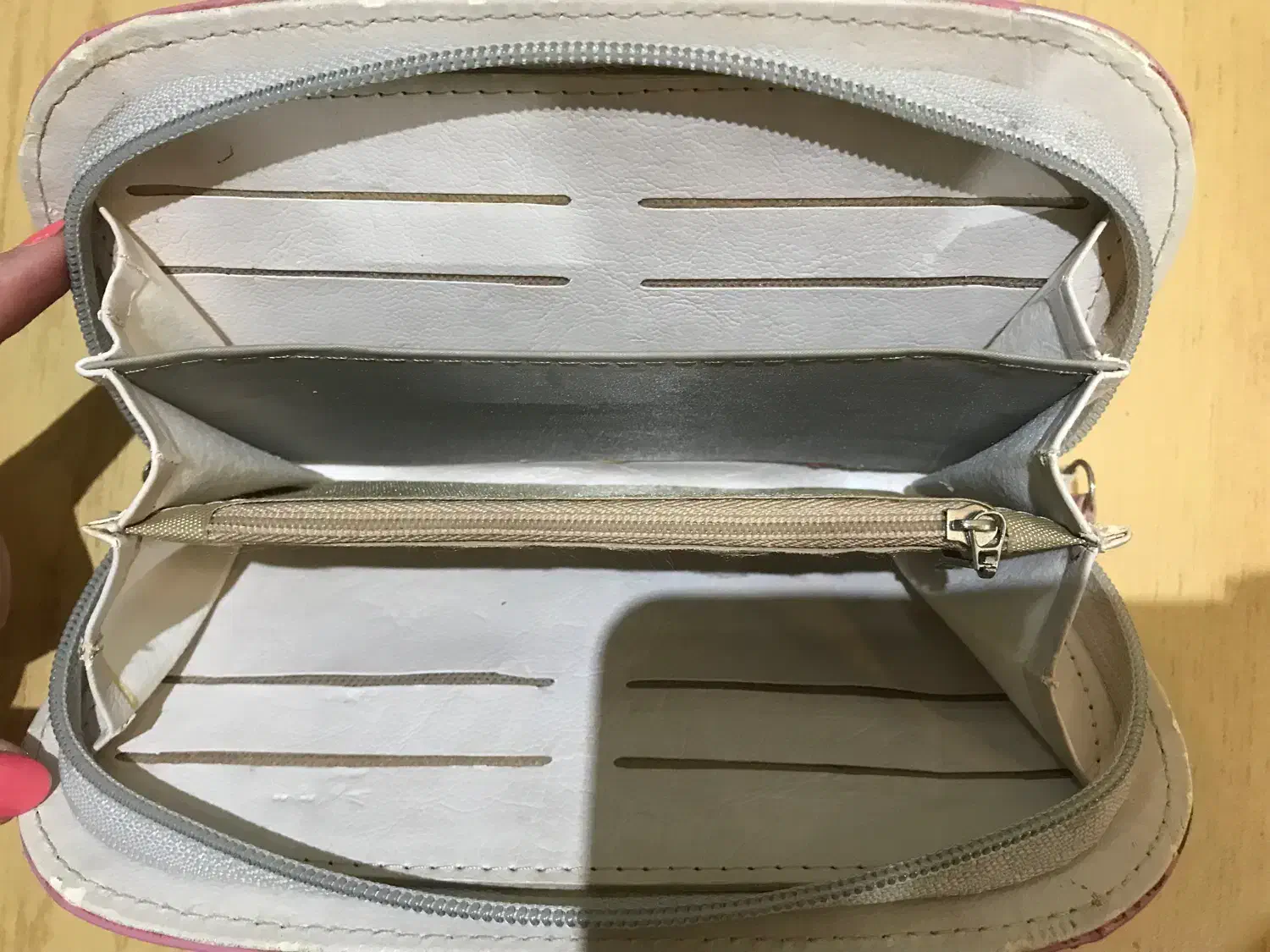 کیف پول|کیف، کفش، کمربند|رشت, شهرک آیت الله منتظری|دیوار