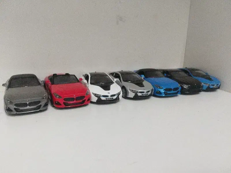 تعدادی ماکت بی ام و کینسمارت|اسباب‌‌بازی|تهران, امام زاده عبدالله|دیوار