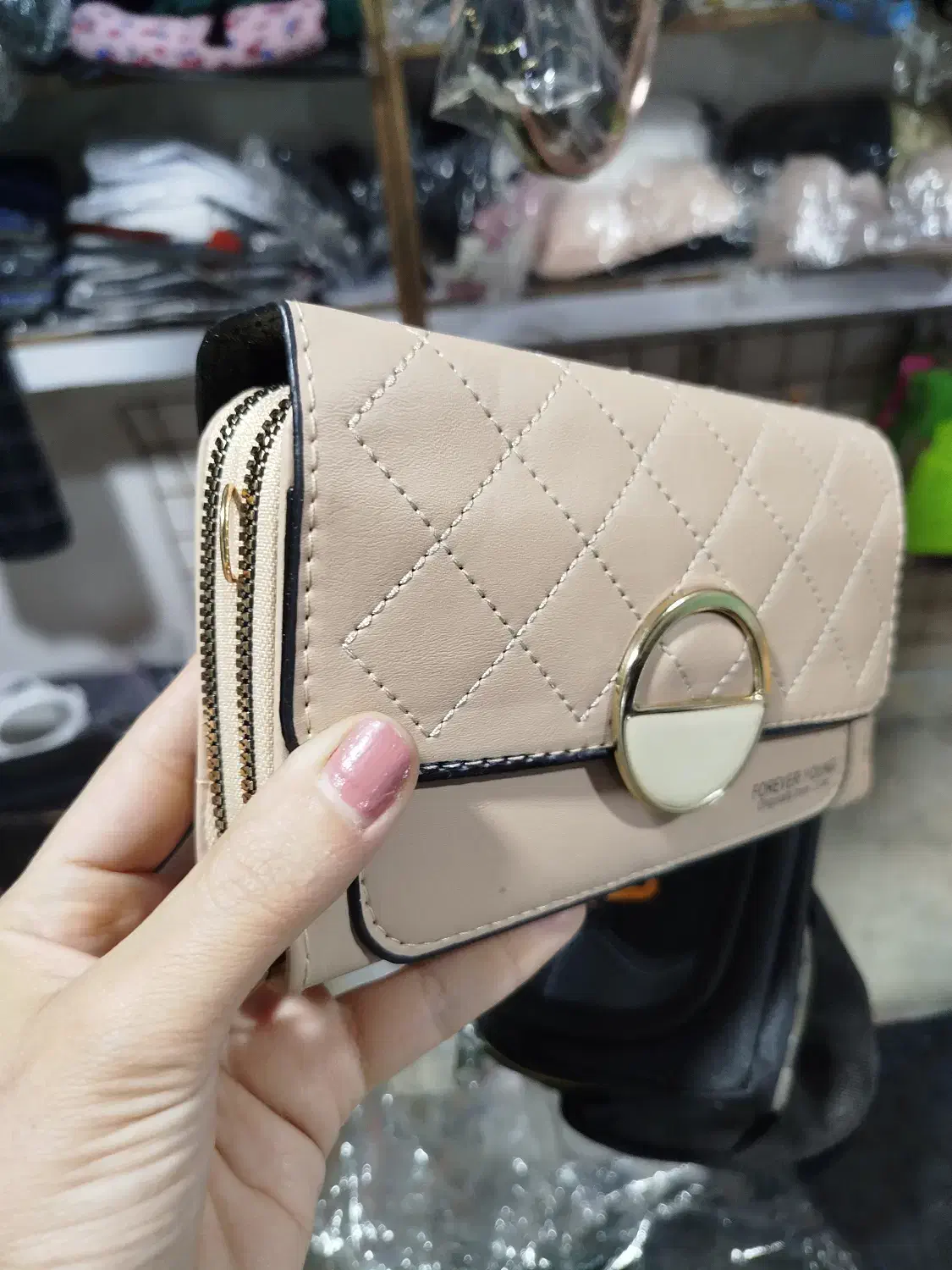 کیف|کیف، کفش، کمربند|بندر گناوه, |دیوار