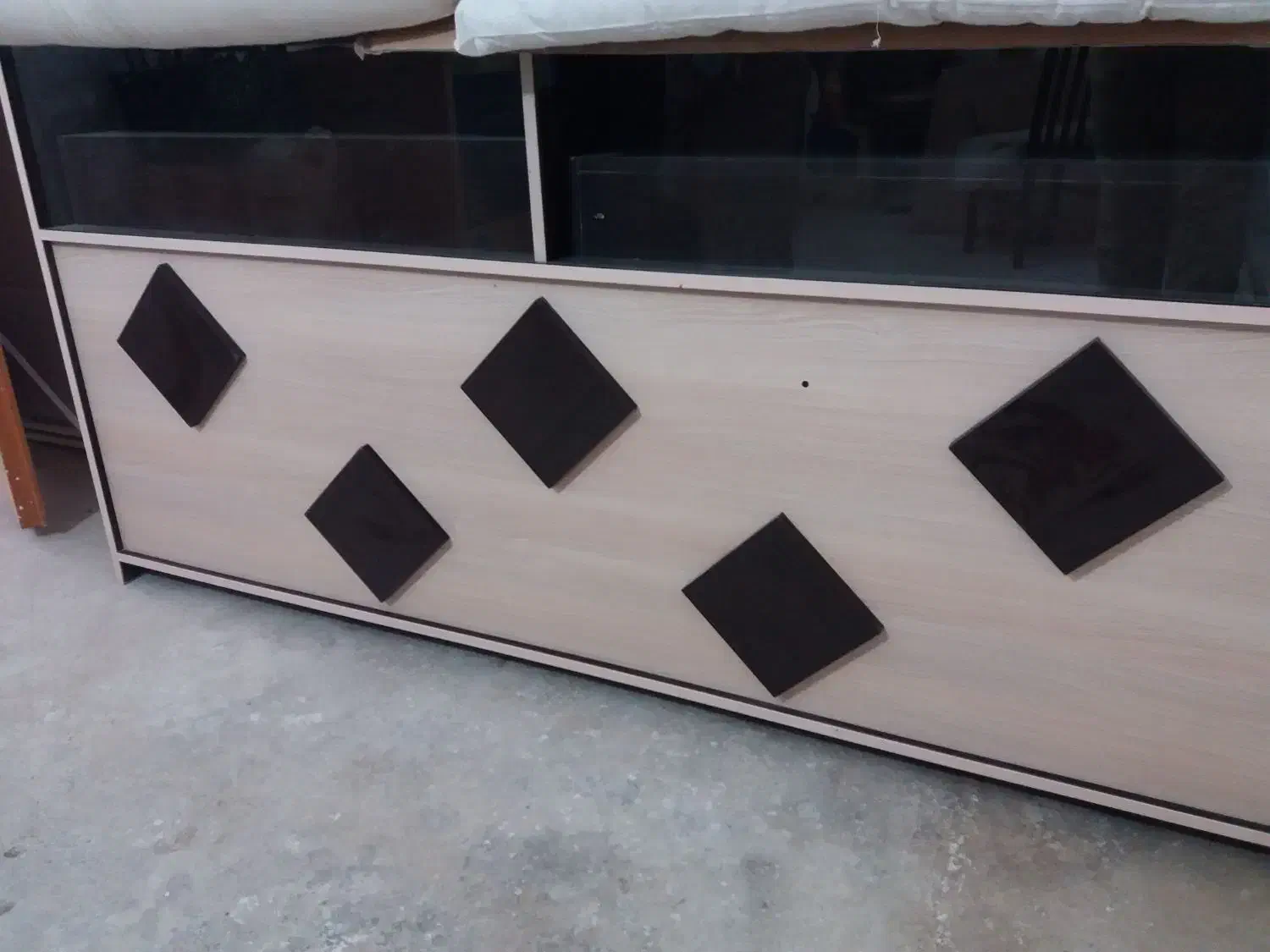 ویترین مغازه|بوفه، ویترین، کنسول|گرمه, |دیوار