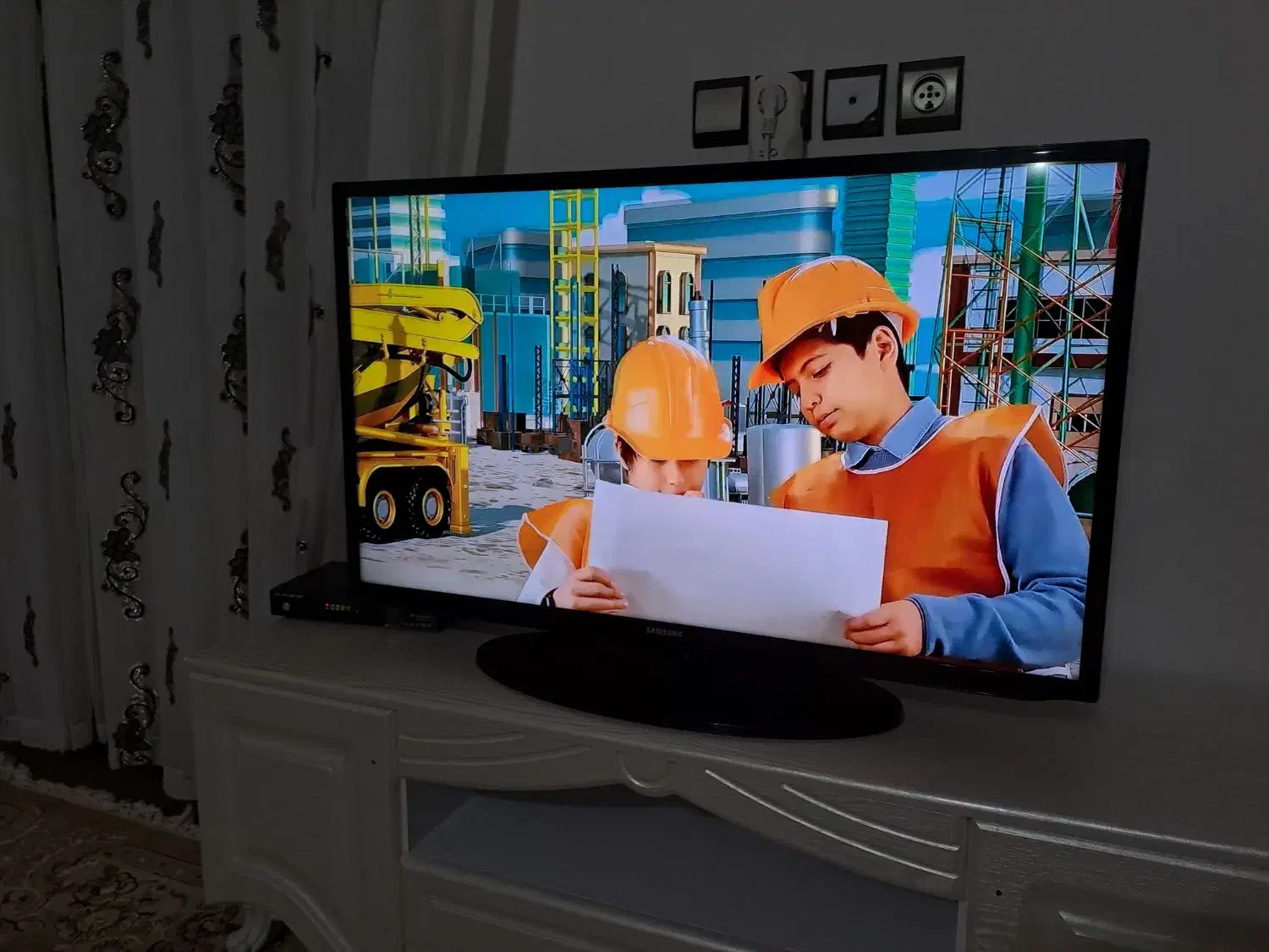 LEDسامسونگ42اینچ نو|تلویزیون و پروژکتور|لردگان, |دیوار