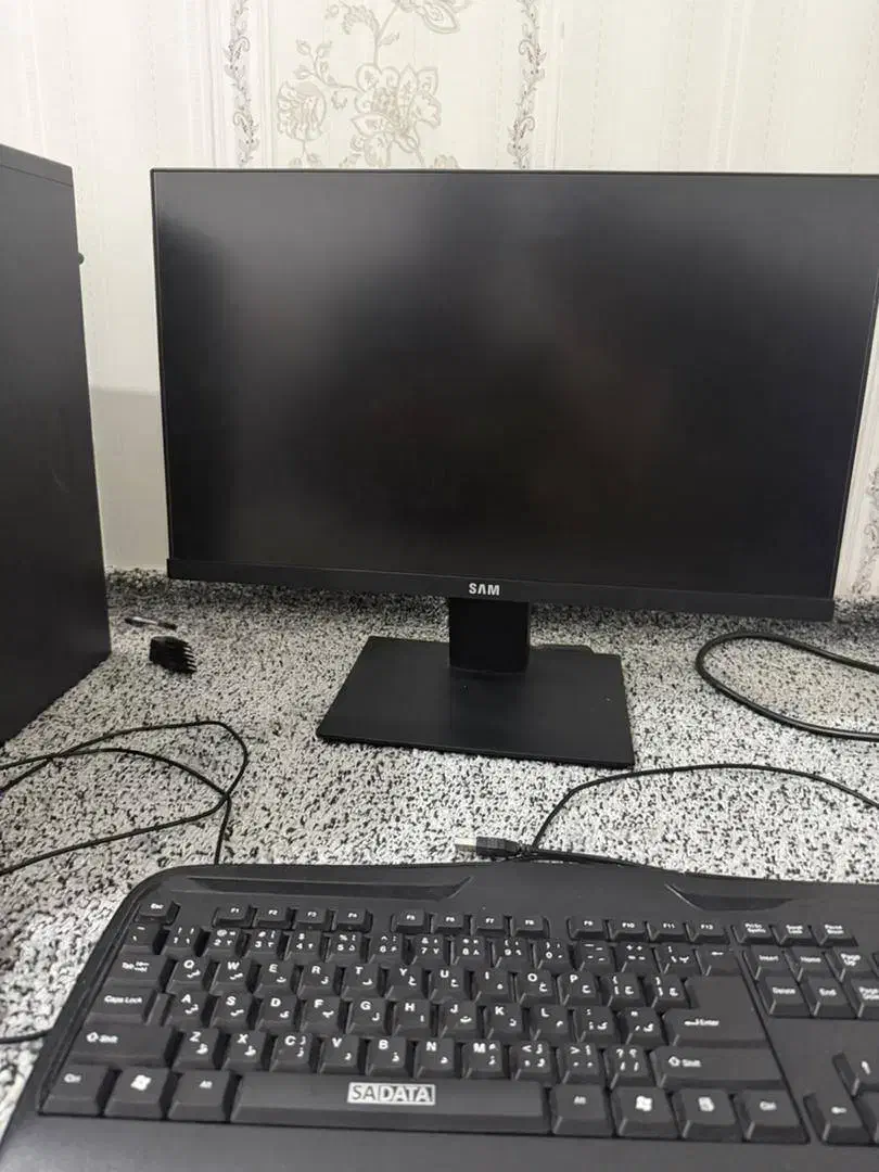 مانیتور کارکرده در حد نو|قطعات و لوازم جانبی رایانه|مهر, |دیوار