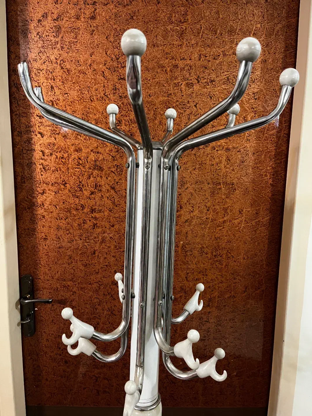 چوب لباسی|مبلمان خانگی و میز عسلی|اصفهان, باغ فدک|دیوار