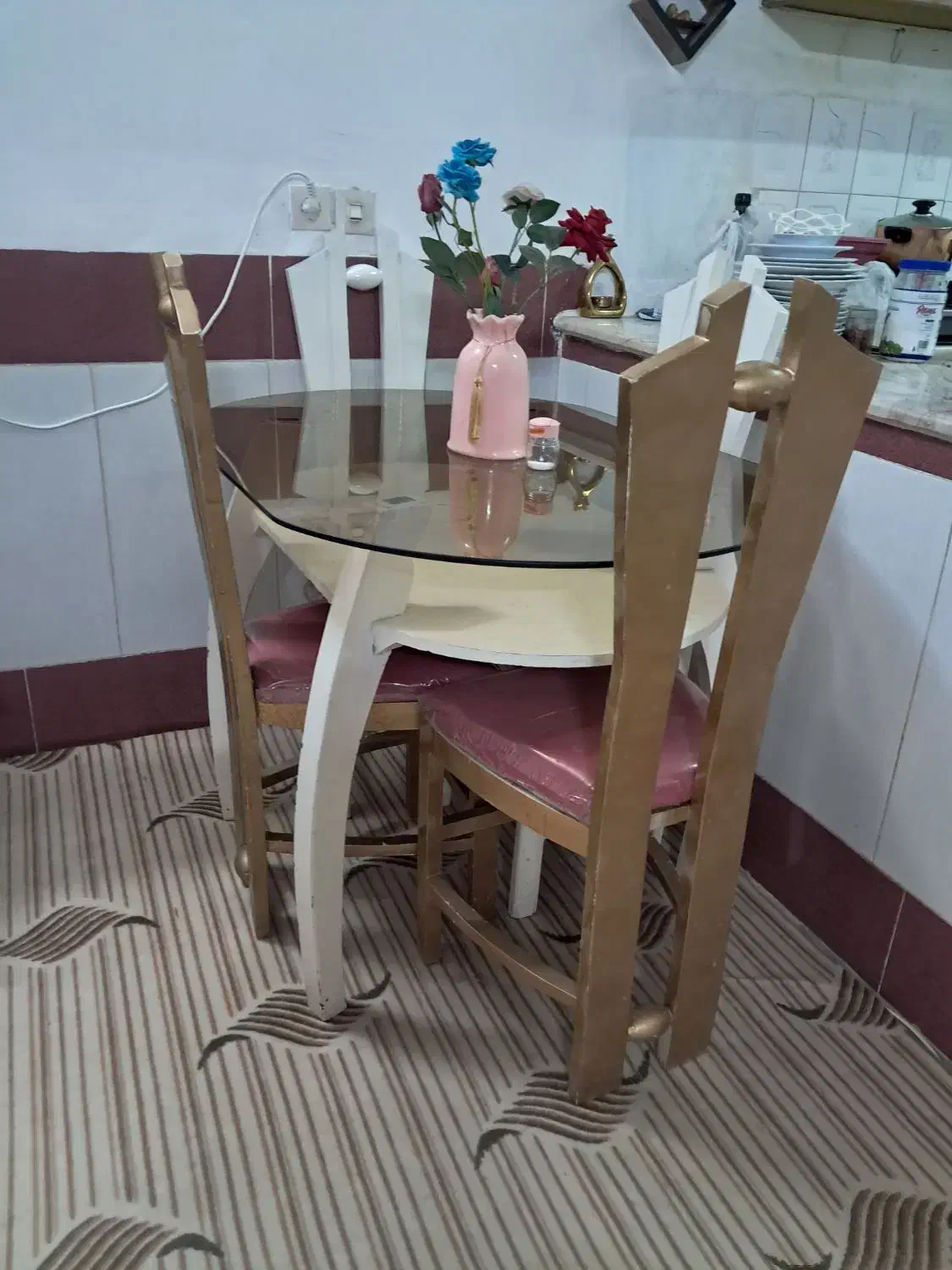 میز ناهارخوری چهار نفره شیشهای و سالم|میز و صندلی غذاخوری|مشهد, رسالت|دیوار