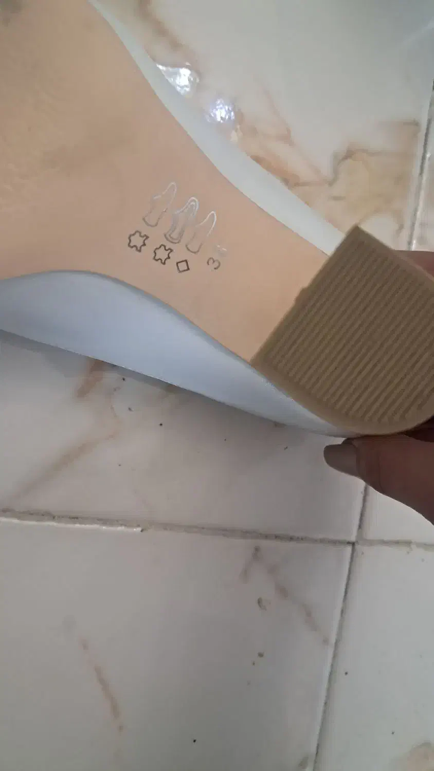 کفش پاشنه بلند|کیف، کفش، کمربند|خوی, |دیوار