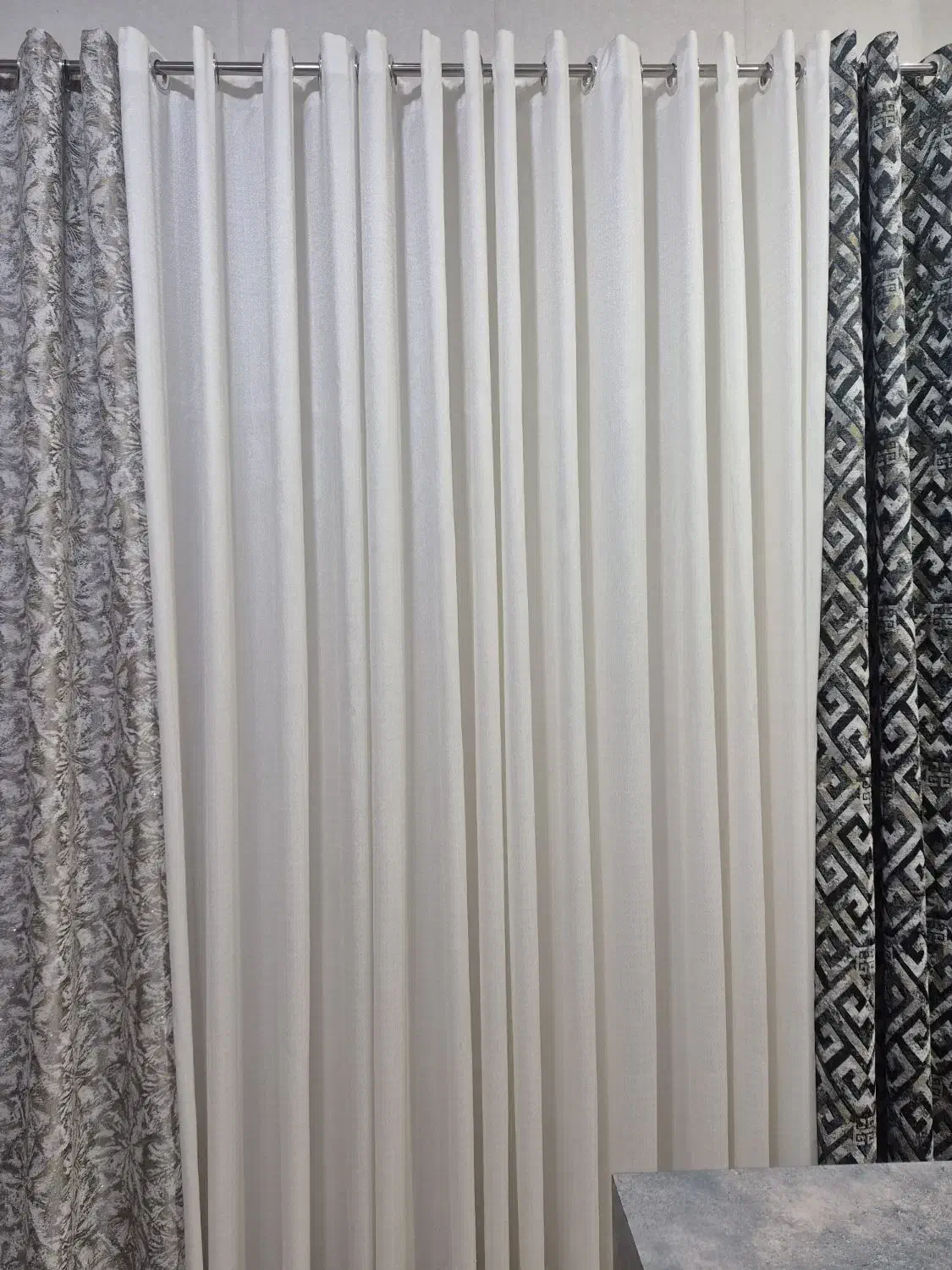 ۶ متر حریر دوخت و پانچ شده آماده نصب|پرده، رانر، رومیزی|شیراز, شهرک ولیعصر|دیوار