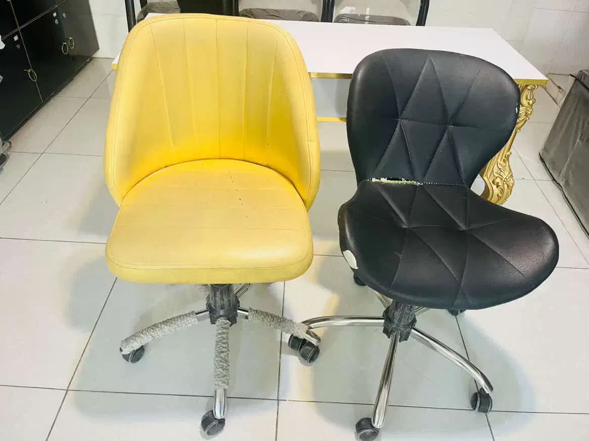 میز و صندلی ناخن|آرایشگاه و سالن‌های زیبایی|زرقان, |دیوار