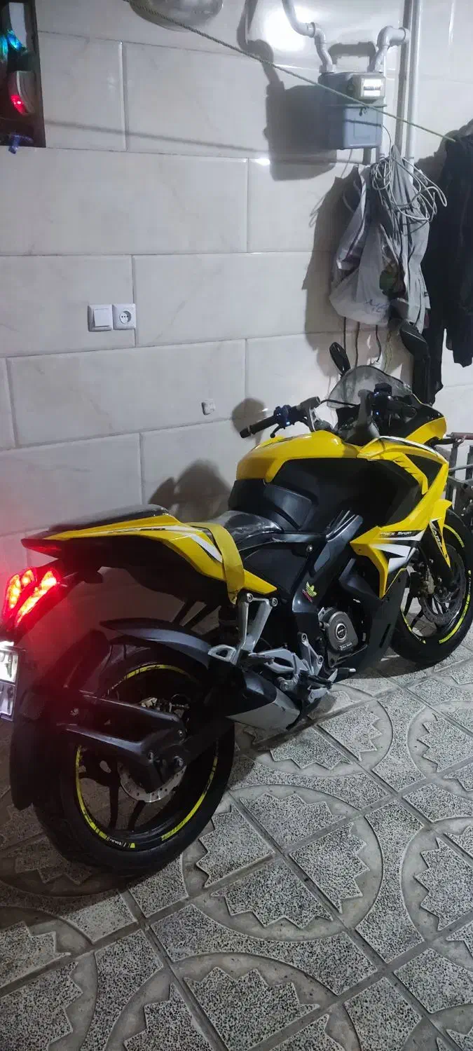 rs200|موتورسیکلت|کرج, اخگرآباد|دیوار