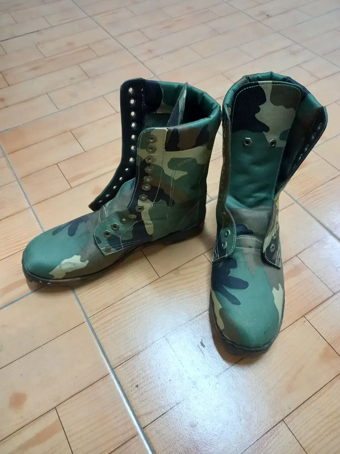 پوتین|کیف، کفش، کمربند|صفادشت, |دیوار