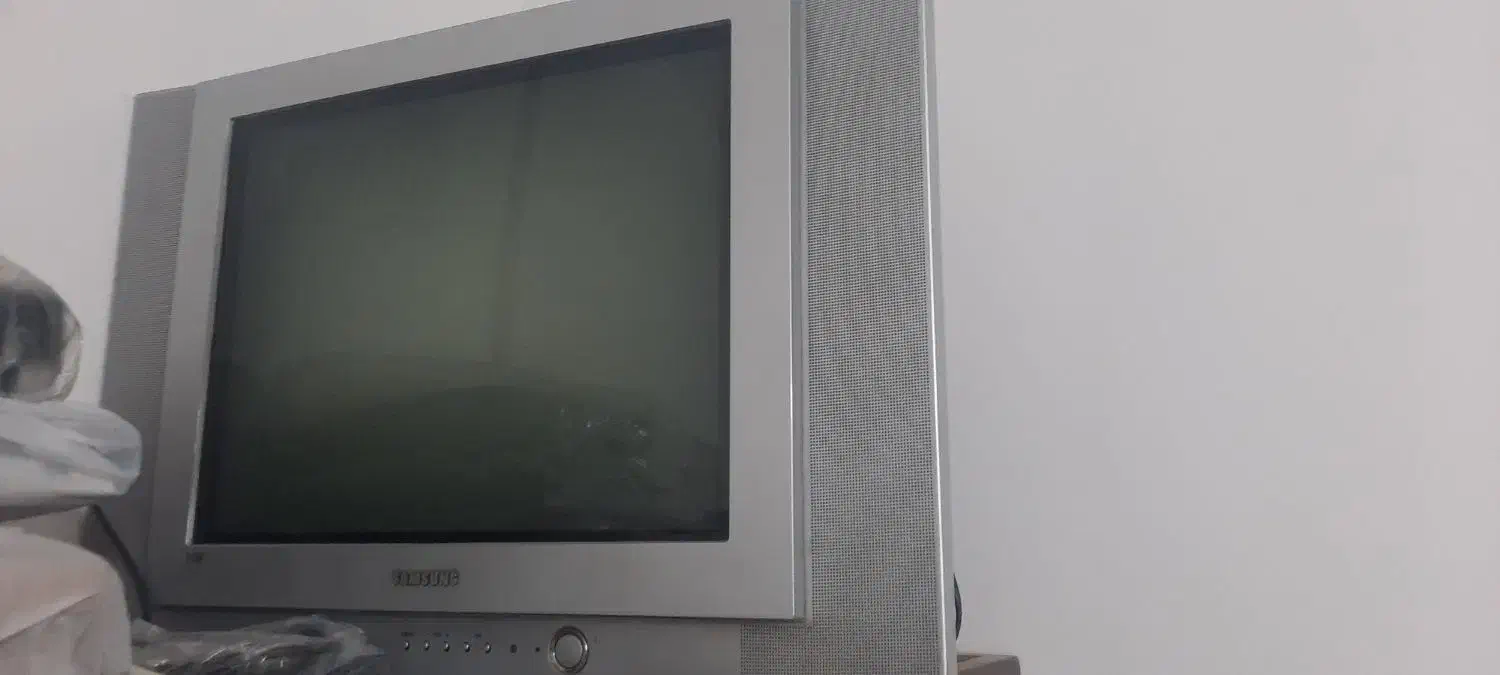 تلویزیون ۲۱ اینچ قدیمی همراه با (DVD)|تلویزیون و پروژکتور|فردیس, شهرک ارم|دیوار