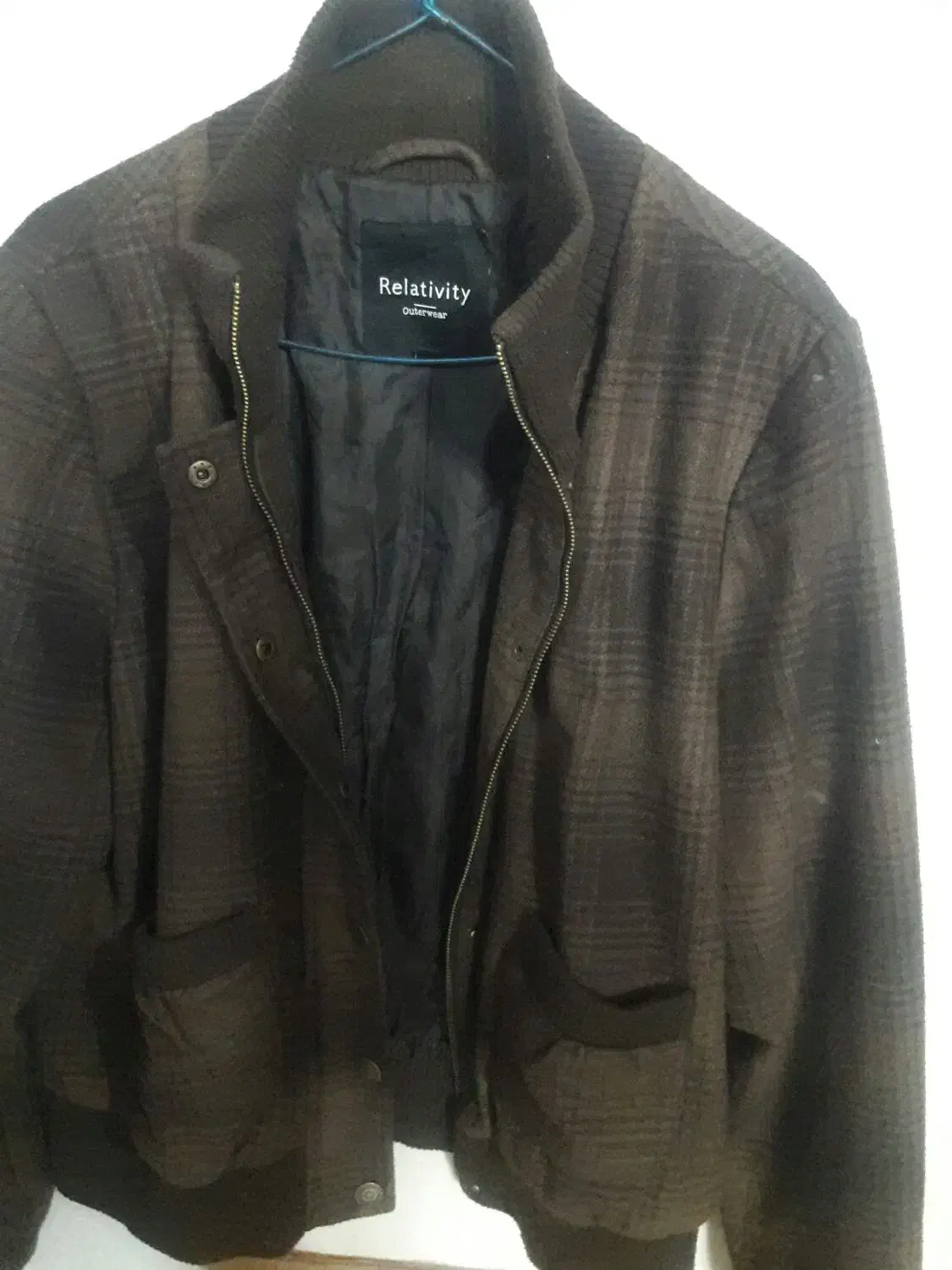 تعدادی لباس زنانه مردانه مانتو پالتو قیمت مناسب|لباس|شاهین‌شهر, شهرک پردیس|دیوار