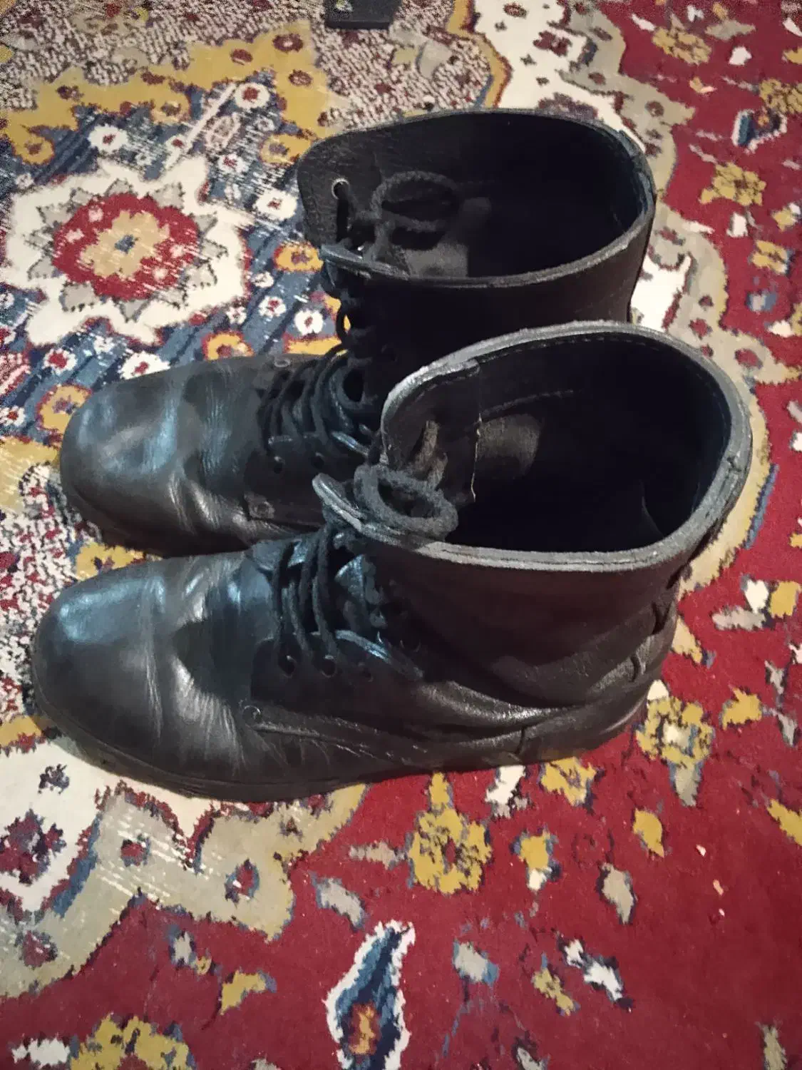 پوتین سربازی|کیف، کفش، کمربند|ابریشم, |دیوار