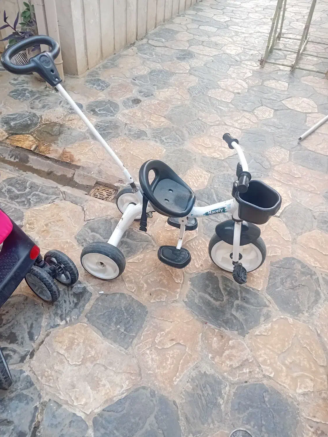 کالسکه و سه چرخه|کالسکه و لوازم جانبی|آستانه اشرفیه, |دیوار