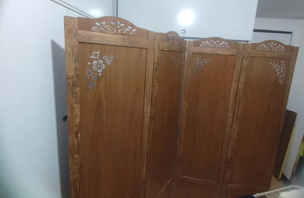 پارتیشن چوبی نو.تمیز بدون خط و خش|آرایشگاه و سالنهای زیبایی|هشتگرد, شهرک گلها|دیوار