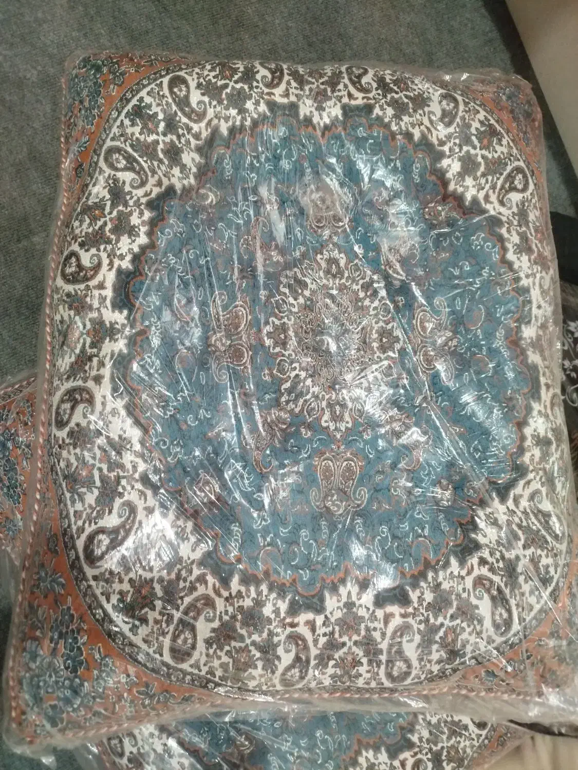 پشتی|رختخواب، بالش، پتو|میبد, |دیوار