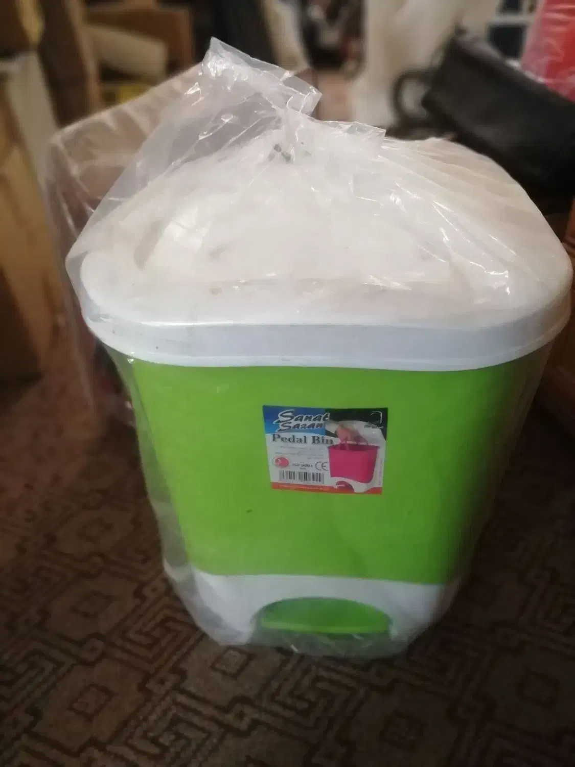 تعدادی اقلام پلاستیک نو نو|ظروف نگهدارنده، پلاستیکی، یک‌بارمصرف|یزد, |دیوار