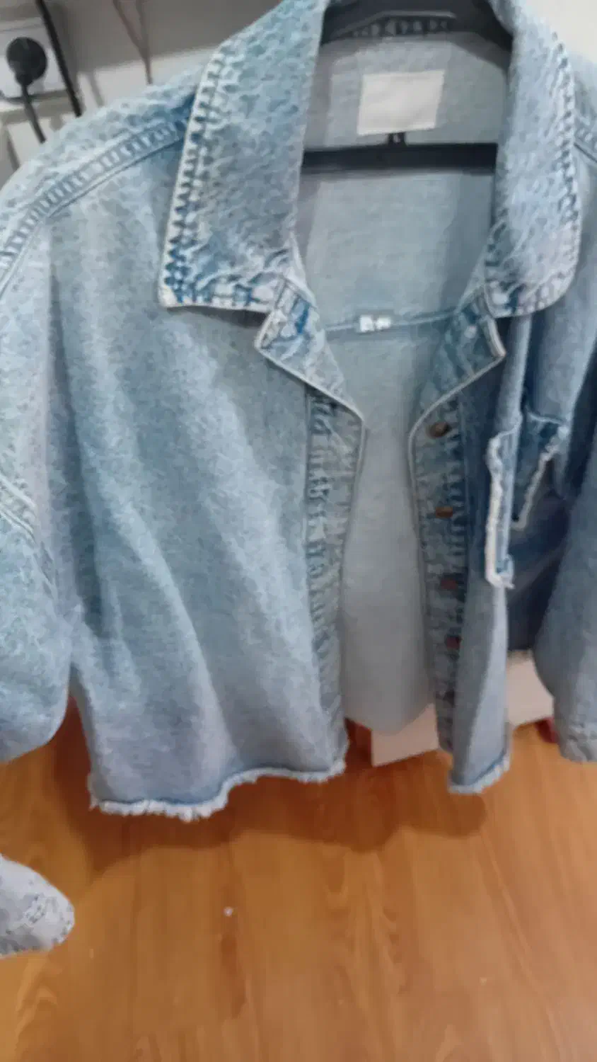 کت لی|لباس|رشت, کوی مهر|دیوار