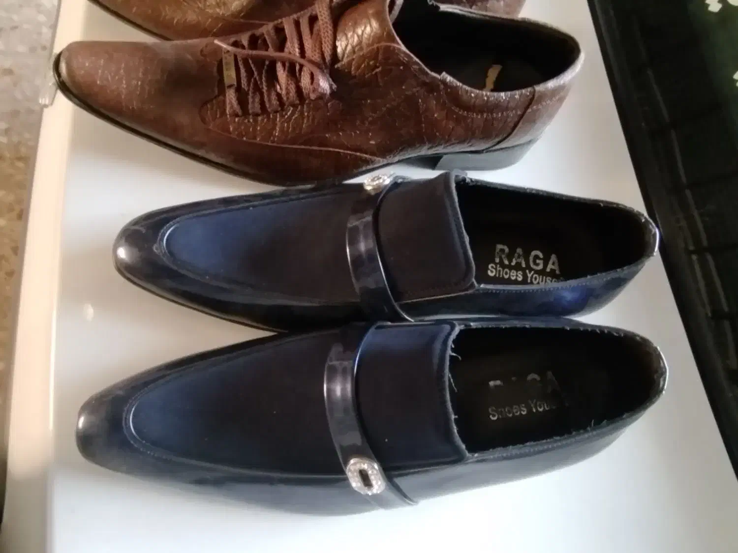 کفش|کیف، کفش، کمربند|شیراز, کوشک بیدک|دیوار