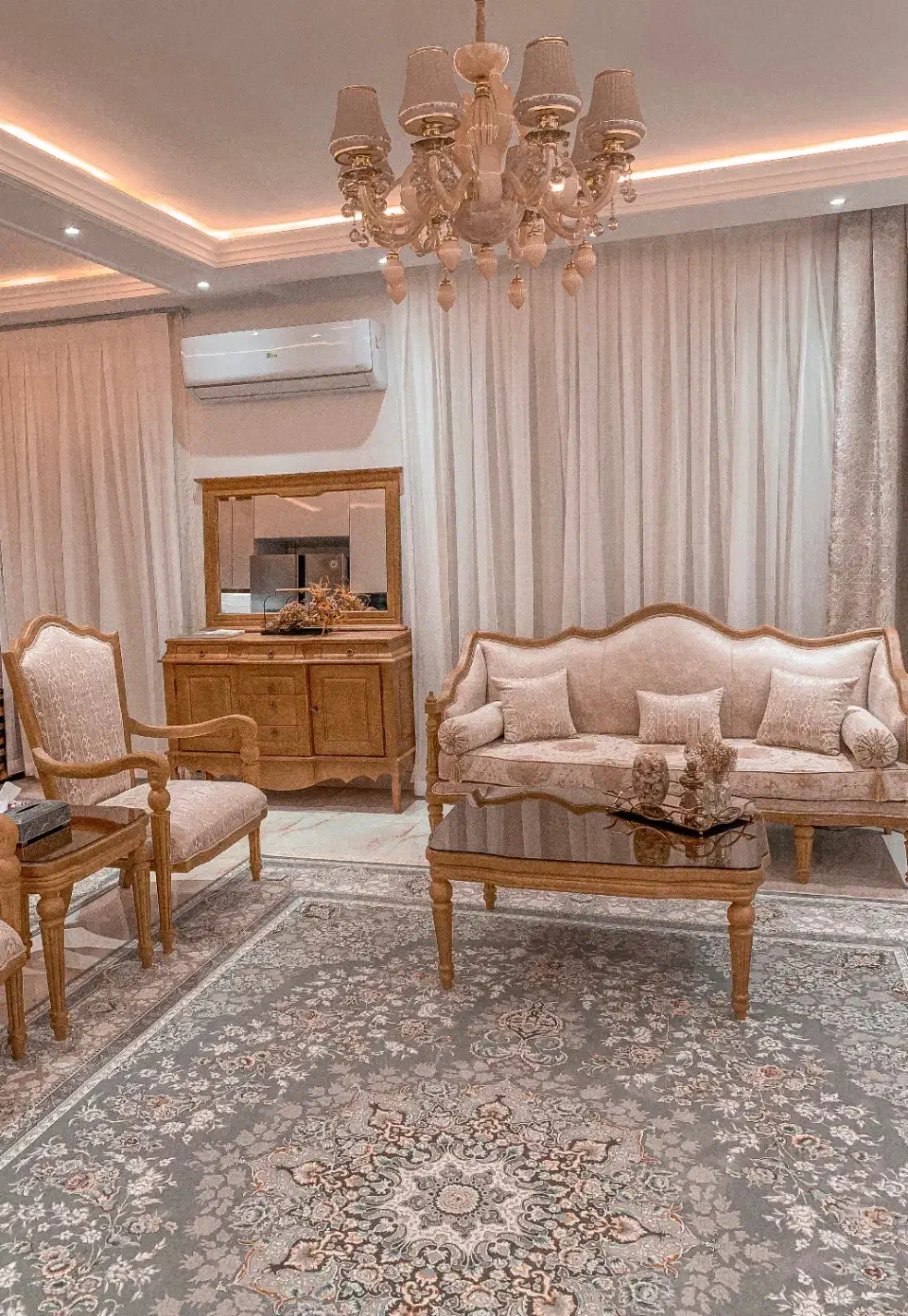 سرویس مبل ۹ نفره به همراه جلو مبلی میز ناهار خوری|مبلمان خانگی و میز عسلی|آستارا, |دیوار