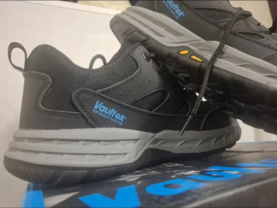 کفش ایمنی مهندسی|کیف، کفش، کمربند|بوئین زهرا, |دیوار