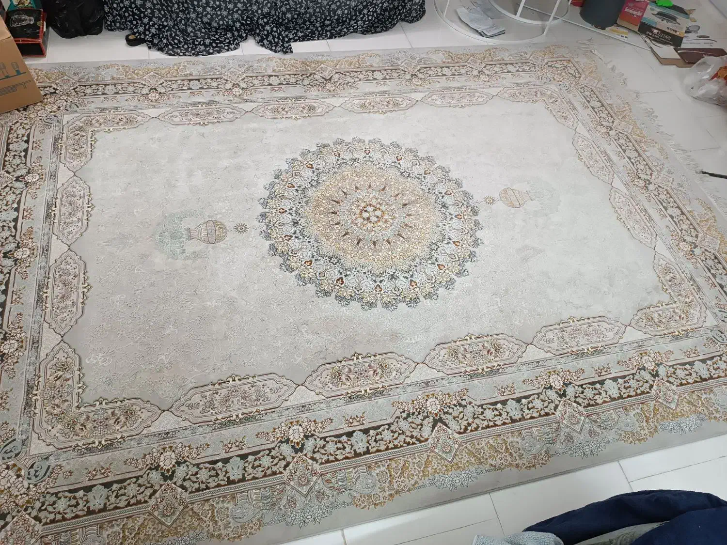 فرش جدید رنگ طوسی نقره‌ای گل برجسته جنس پنبه|فرش|مشهد, گاز|دیوار