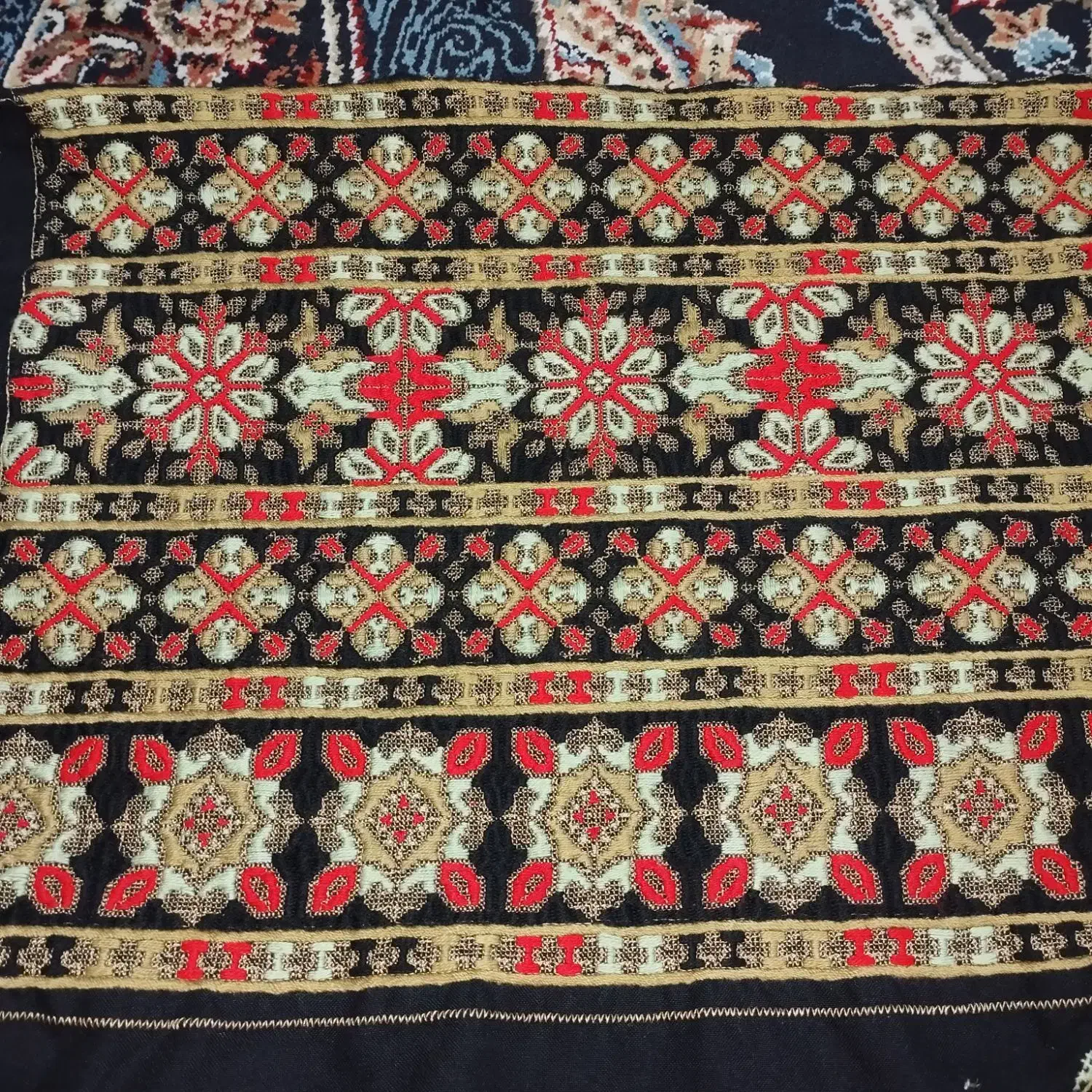 زی آستین|لباس|خاش, |دیوار