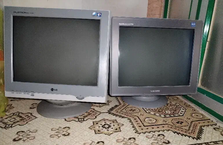 دو عدد مانیتور کامپیوتر صحفه تخت سالم|قطعات و لوازم جانبی رایانه|سرپل ذهاب, |دیوار