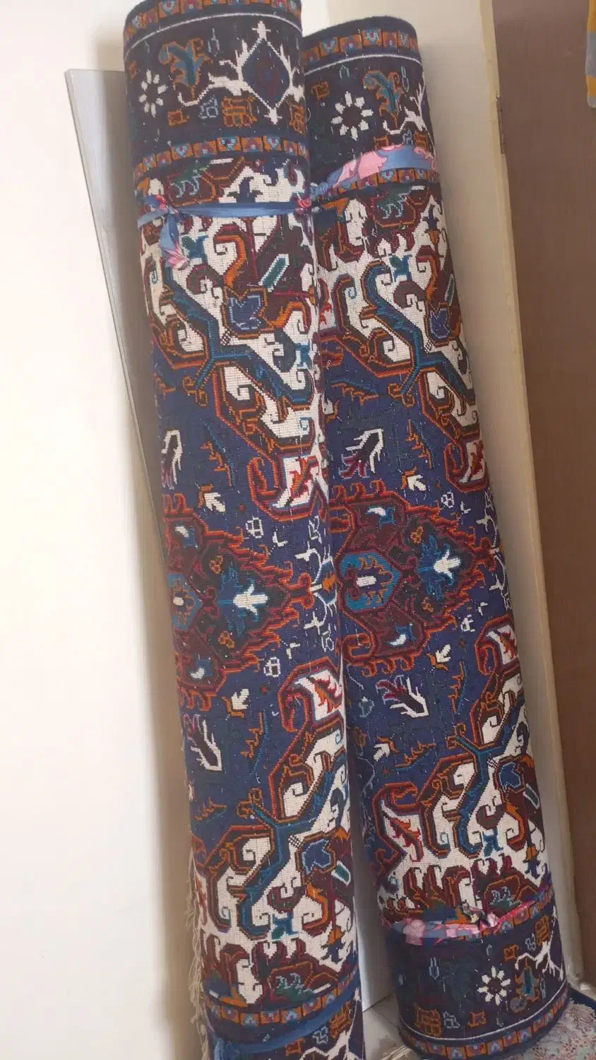 یک جفت فرش دستبافت در حد نو سرمه ای رنگ|فرش|پرند, فاز ۶|دیوار