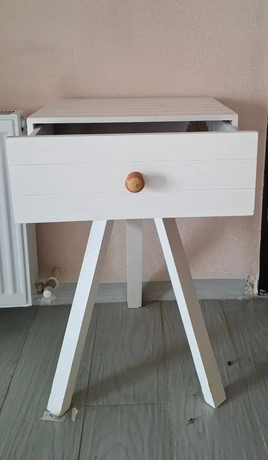 میز سه پایه دار|میز تلفن|هشتگرد, فاز ۱ مهستان|دیوار