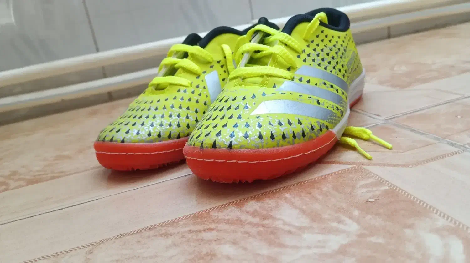 کفش فوتبالی نو سایز 35|کفش و لباس بچه|بیجار, |دیوار