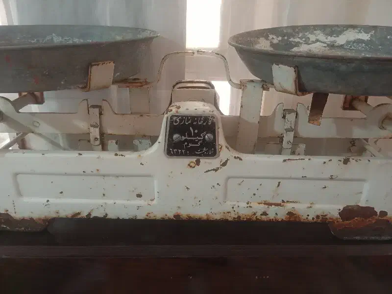 ترازو|کلکسیون اشیاء عتیقه|تربت‌حیدریه, کلاته توکلی|دیوار