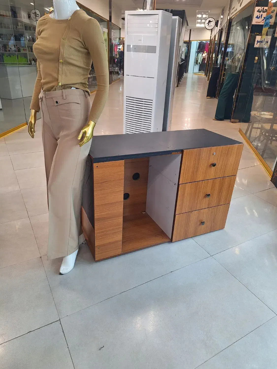 مانکن ، آینه ، استند توری و میز|فروشگاه و مغازه|تالش, هشتپر|دیوار