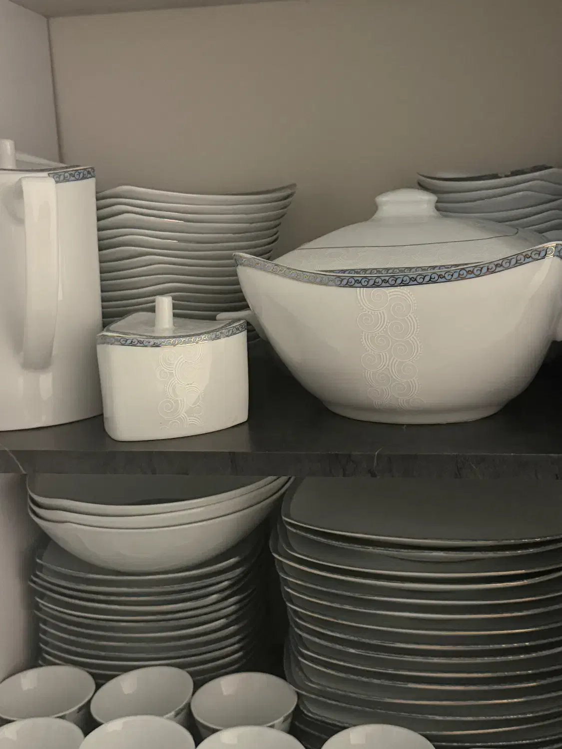 فروش سرویس ۱۸ نفره چینی پردیس|ظروف سرو و پذیرایی|شیراز, شهرک بهشتی|دیوار