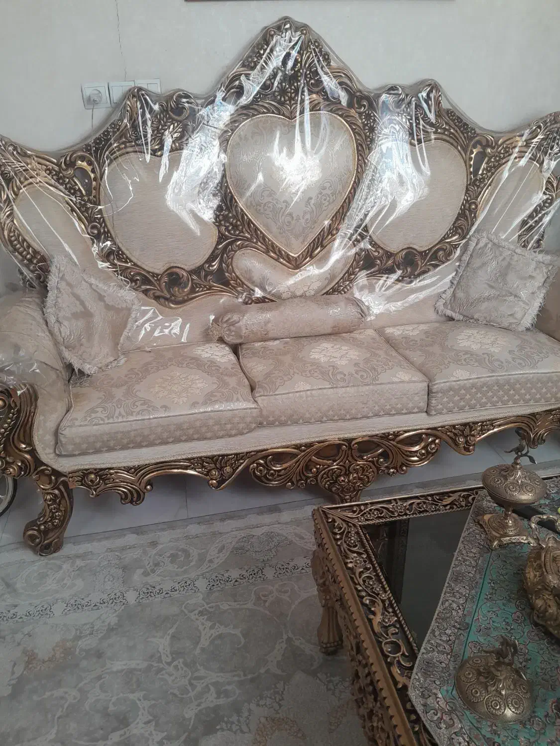 مبل سلطنتی ۷ نفره|مبلمان خانگی و میز عسلی|ری, علایین|دیوار