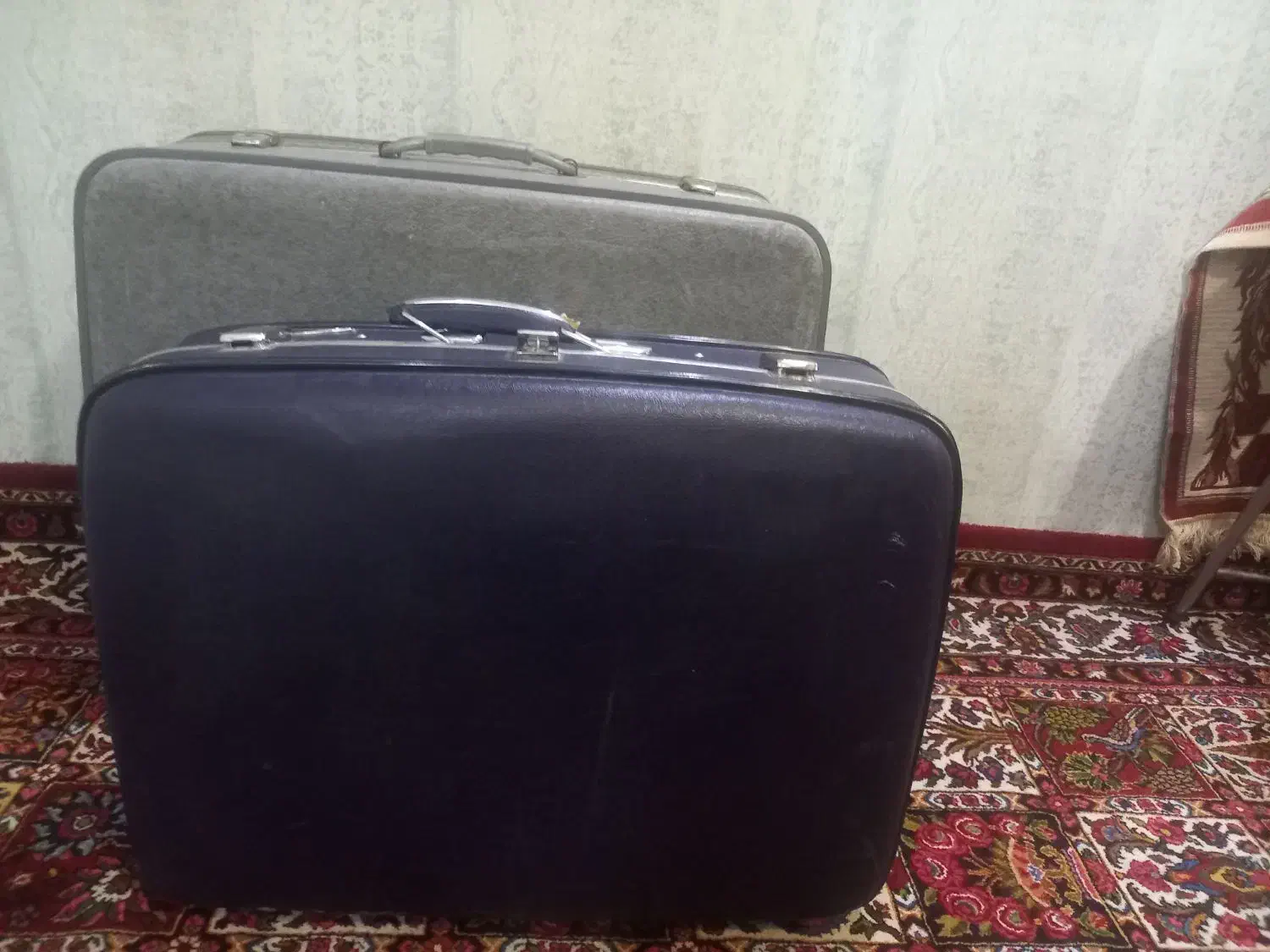 دو عدد چمدان قدیمی کار کرده|کیف، کفش، کمربند|اصفهان, جاوان|دیوار
