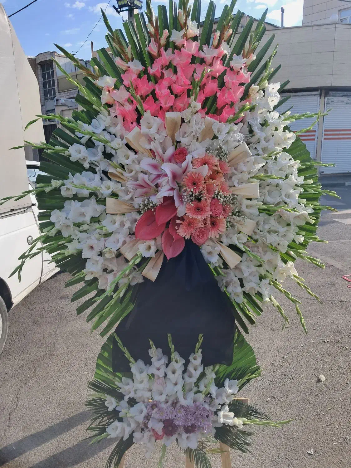 تاج گل ترحیم افتتاحیه (نمایشگاه بین المللی)|خدمات پذیرایی، مراسم|نسیم‌شهر, |دیوار