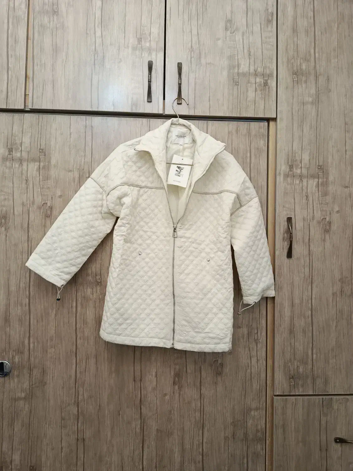 کاپشن|لباس|تهران, شهمیرزادی|دیوار