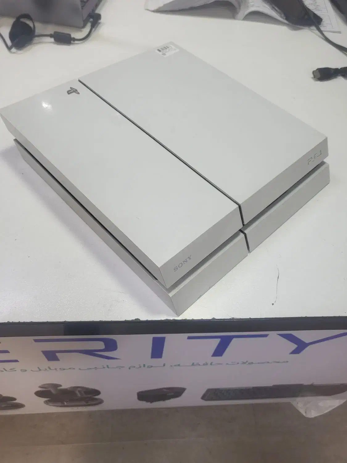 ps4  تولید محدود سفید بسیار زیبا از دم قسط|کنسول، بازی ویدئویی و آنلاین|کرمان, |دیوار