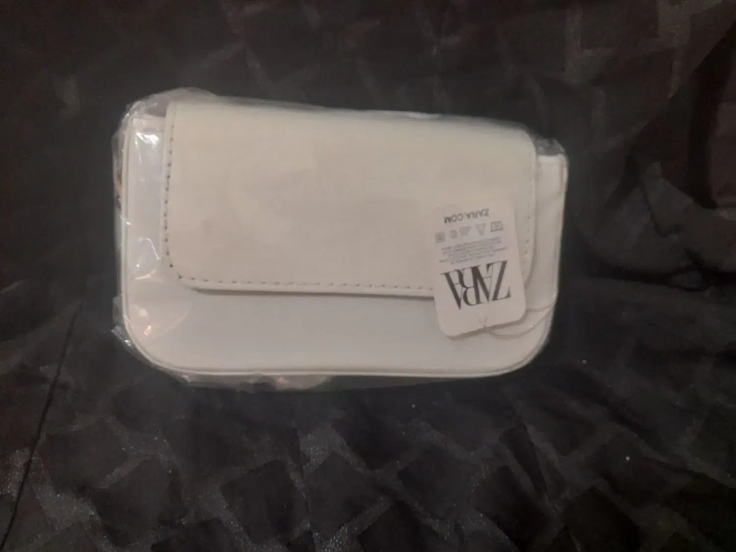 کیف دوشی و مجلسی|کیف، کفش، کمربند|ری, شهادت|دیوار