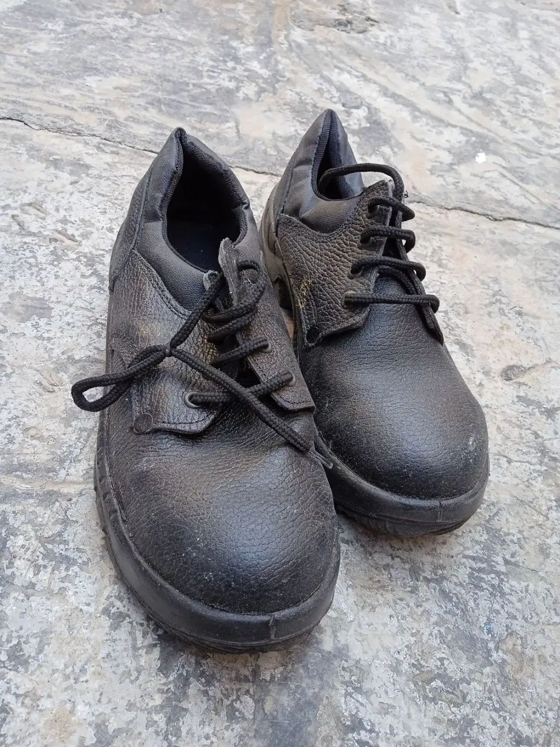 کفش ایمنی نو|کیف، کفش، کمربند|رباط‌کریم, رباط‌کریم|دیوار