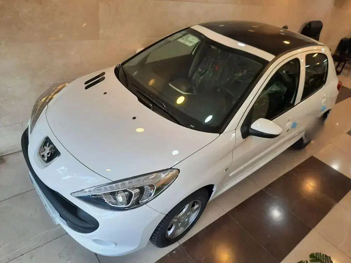 پژو۲۰۷اتوماتیک ارتقایافته پاناروما صفرکیلومتر خشک|خودرو سواری و وانت|خرم‌آباد, |دیوار