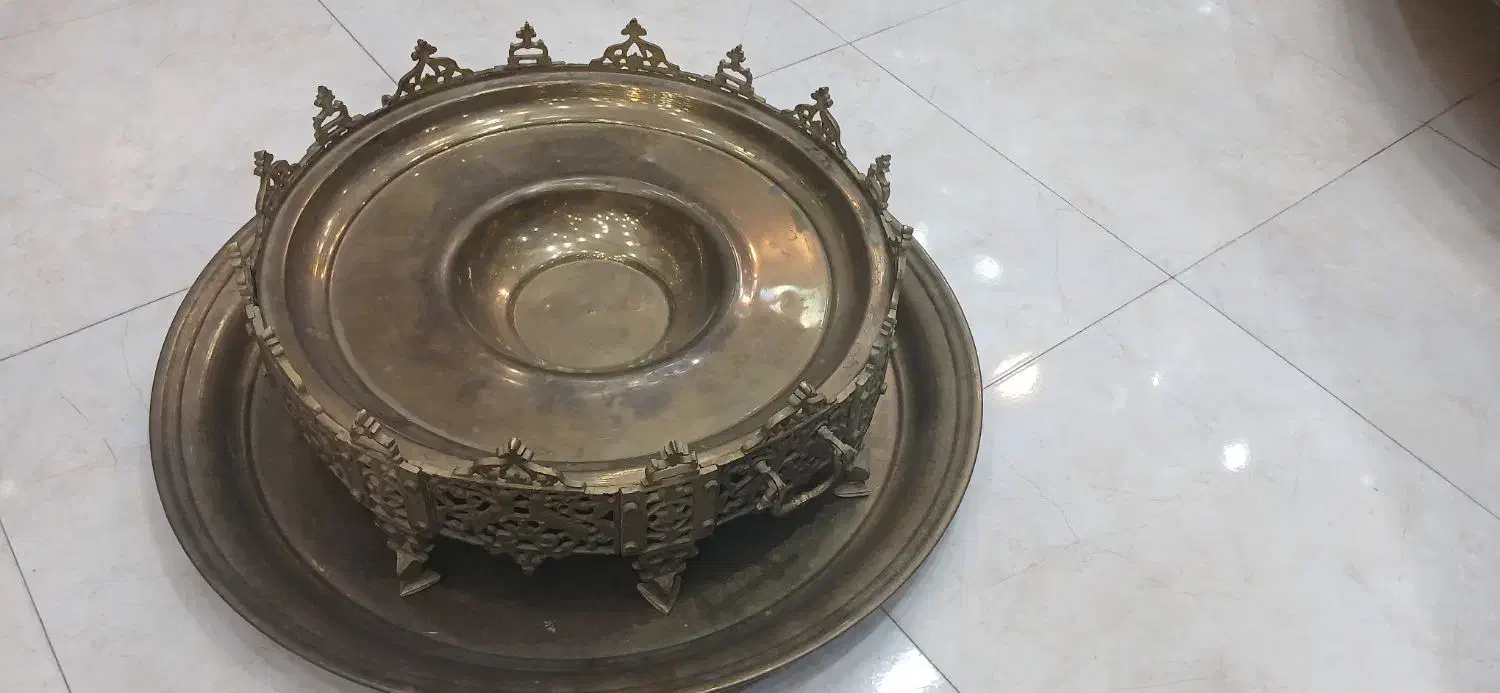 منقل وسینی برنجی ۱۴۳۰۰۰۰۰|کلکسیون اشیاء عتیقه|خمینیشهر, |دیوار