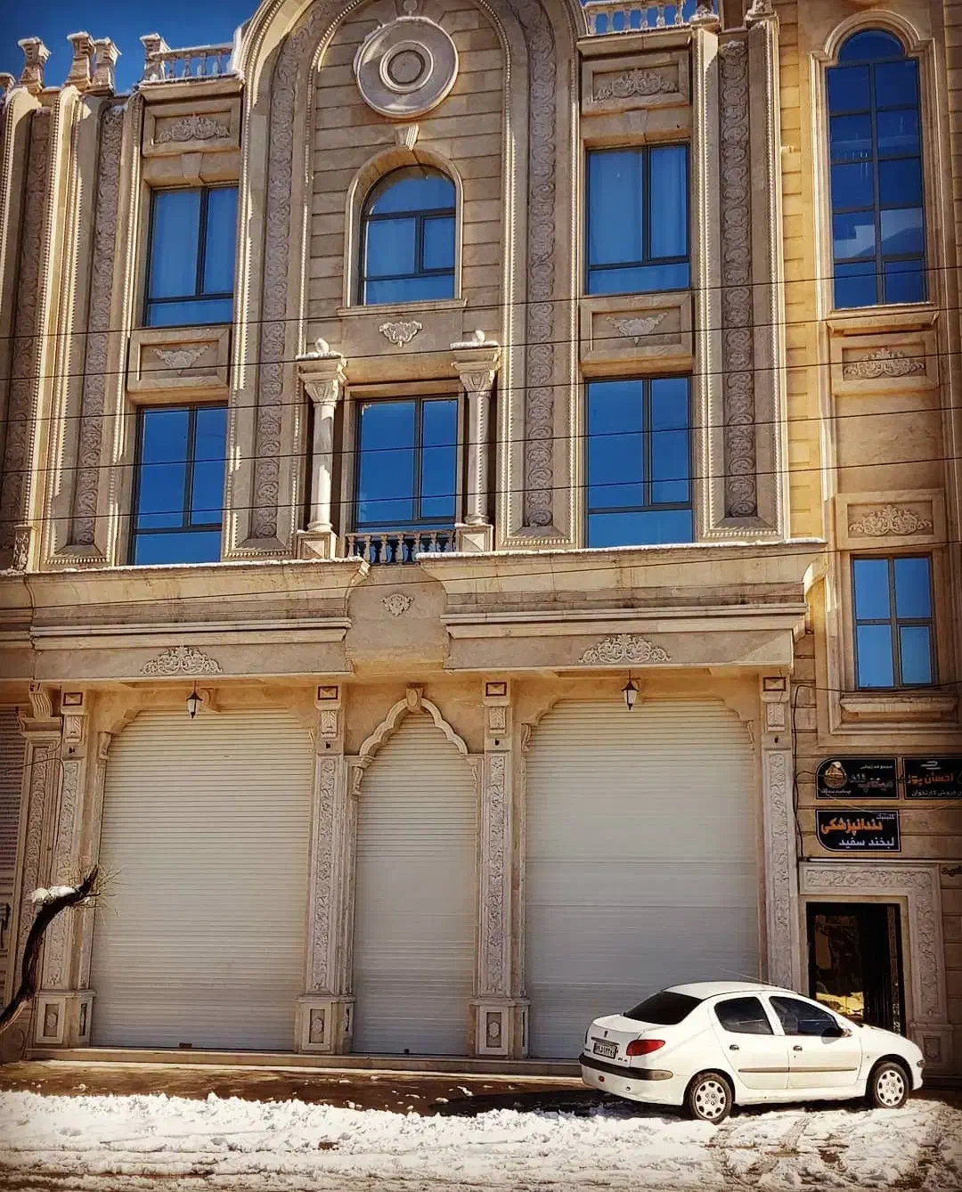 نصب و تعمیر انواع کرکره برقی و شیشه سکوریت|خدمات پیشه و مهارت|نهاوند, |دیوار