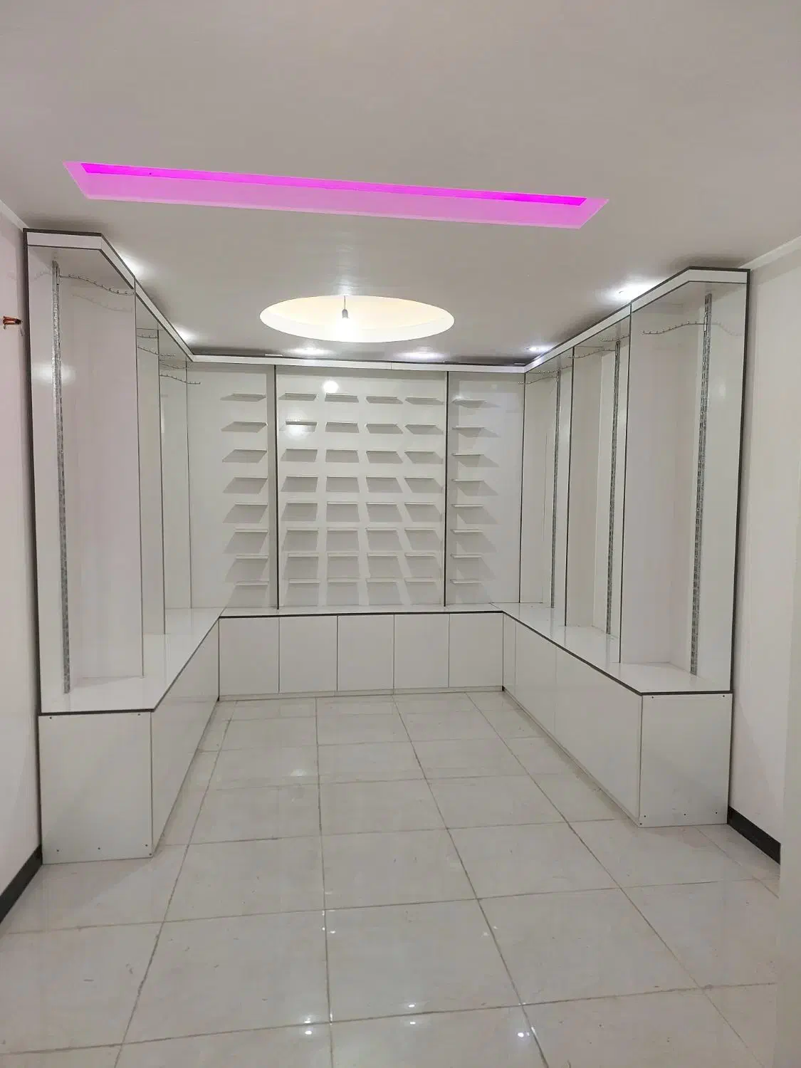 ویترین کتونی و کفش ولباس|فروشگاه و مغازه|گلستان (تهران), |دیوار