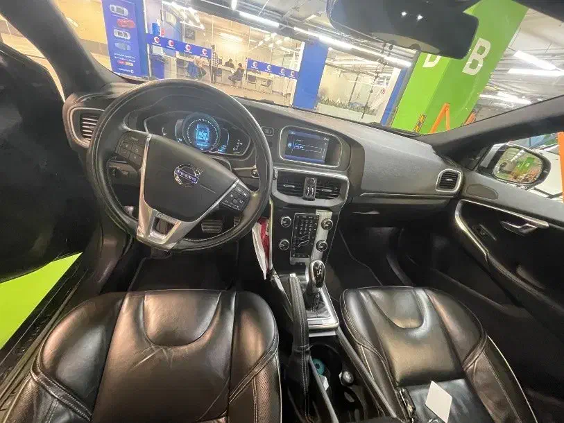 ولوو V40 2014 R-DESIGN PLUS|خودرو سواری و وانت|تهران, قبا|دیوار