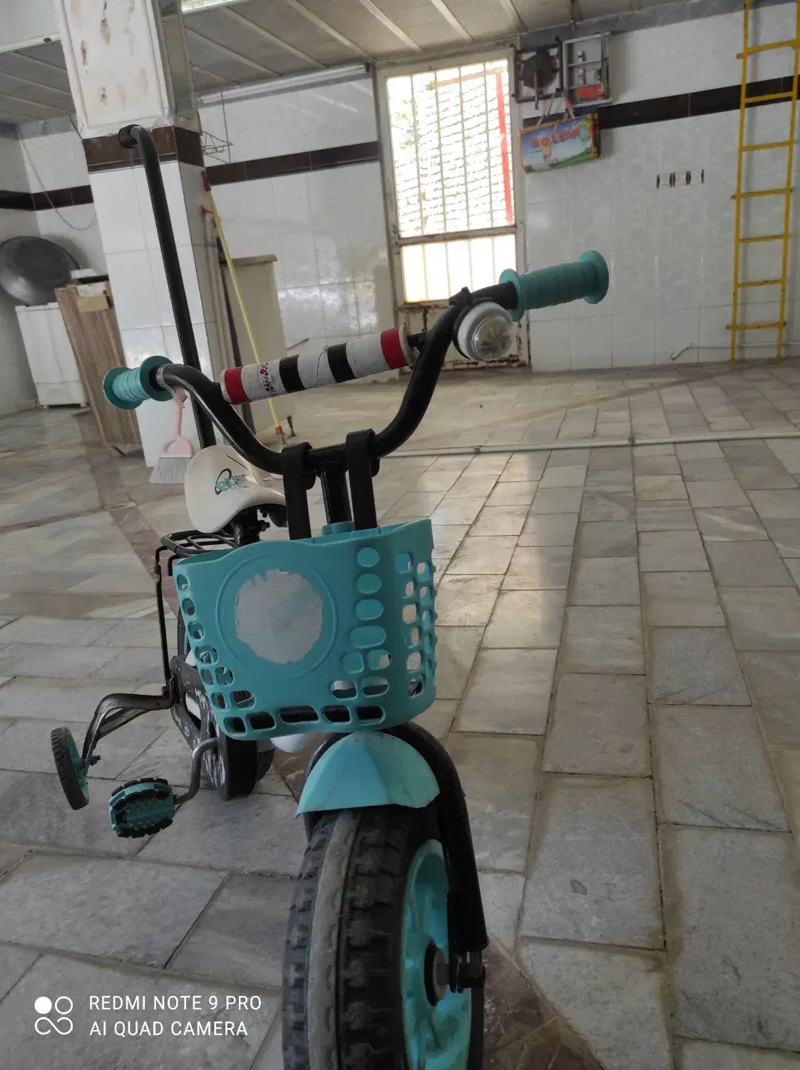 دوچرخه|دوچرخه، اسکیت، اسکوتر|بهار, |دیوار