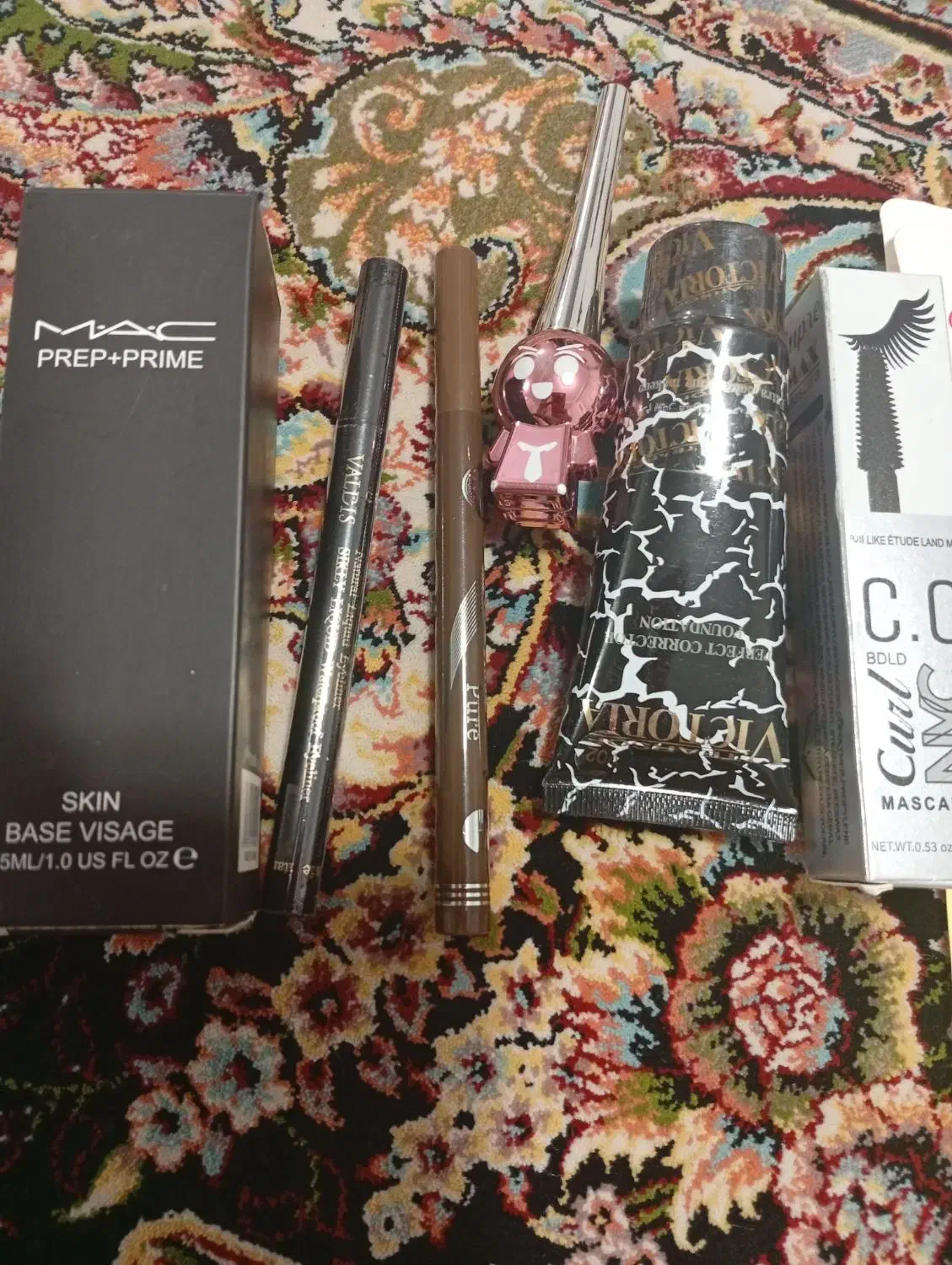 وسایل آرایشی نو .|آرایشی، بهداشتی، درمانی|خمام, |دیوار