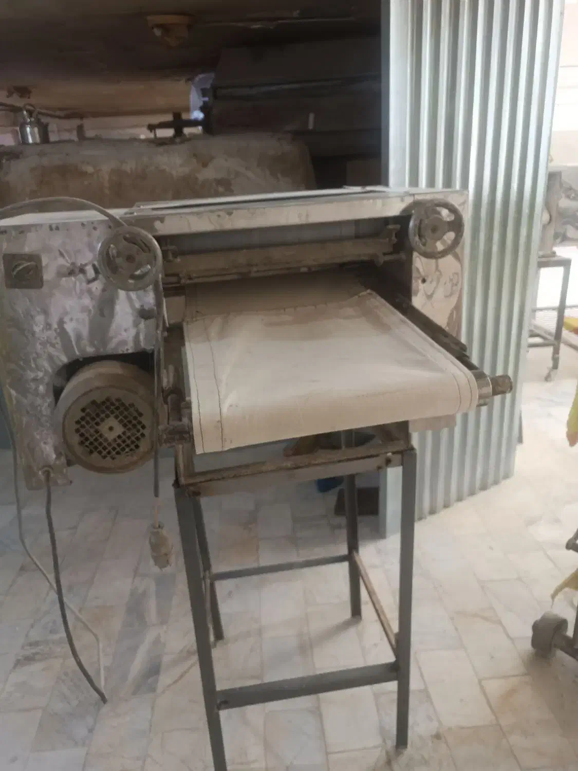 خمیر پهن کن نانوایی|ماشین‌آلات صنعتی|خواف, |دیوار