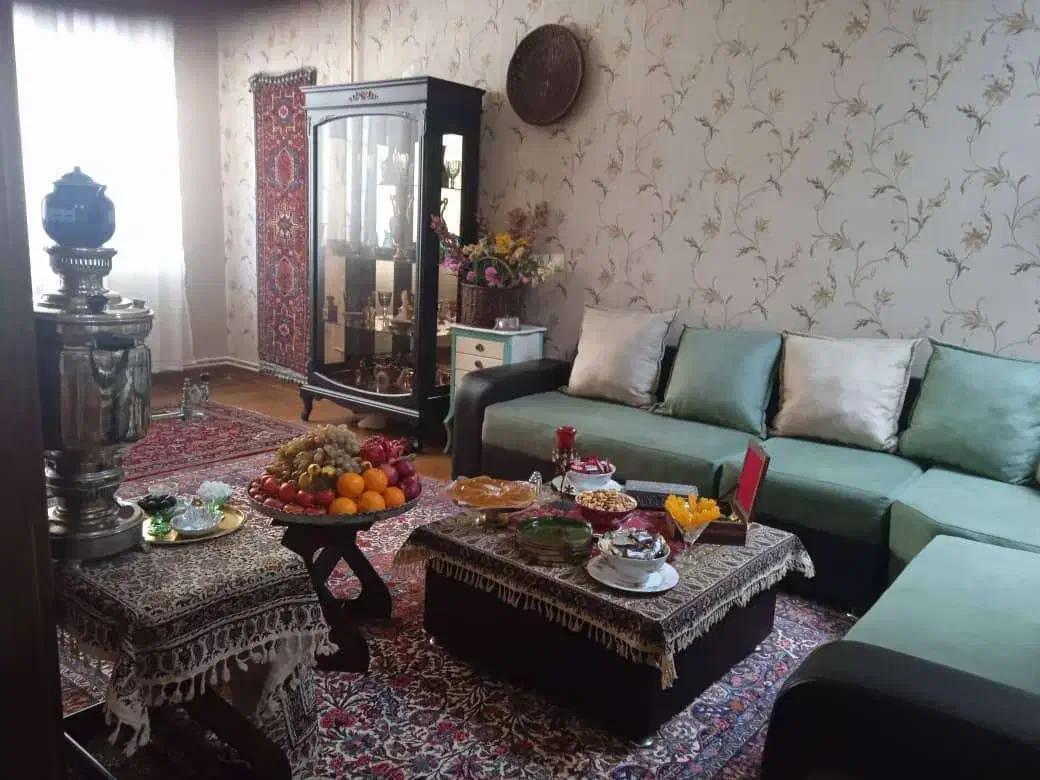 مبل راحتی همراه میز جلو مبلی و بوفه|مبلمان خانگی و میز عسلی|بیجار, |دیوار