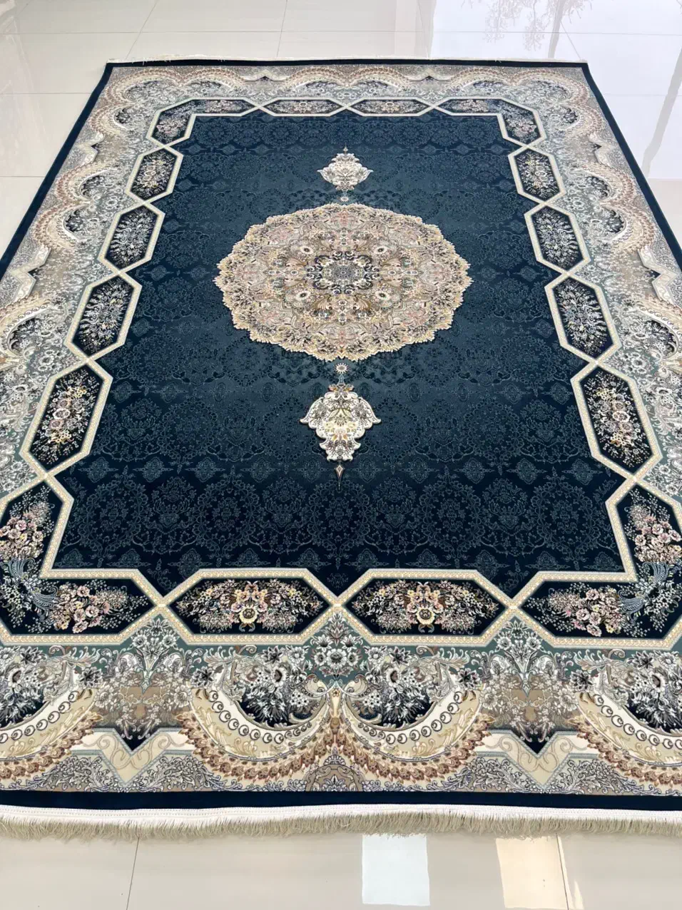 فرش ۱۲ متری ۱۲۰۰ شانه|فرش|صدرا-فارس, فاز ۱|دیوار